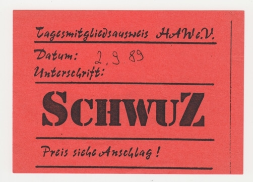 Roter Tagesmitgliedsausweis der HAW e. V. für das SchwuZ Berlin mit handschriftlichem Datum 2.9.89.